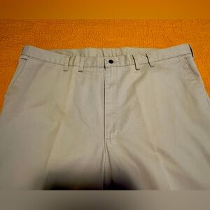 Men’s Lee khaki flat front pants 46x34